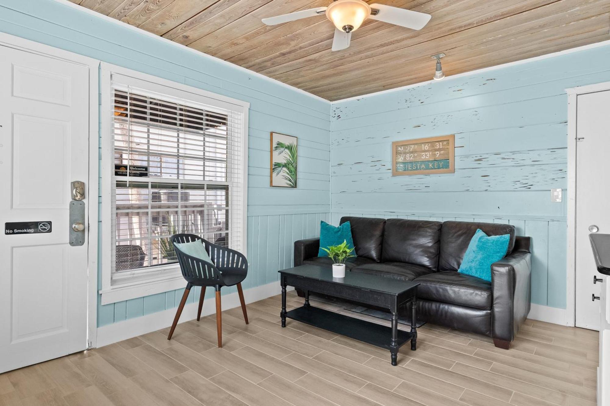 Parrot Beach Cottages Siesta Key Bilik gambar