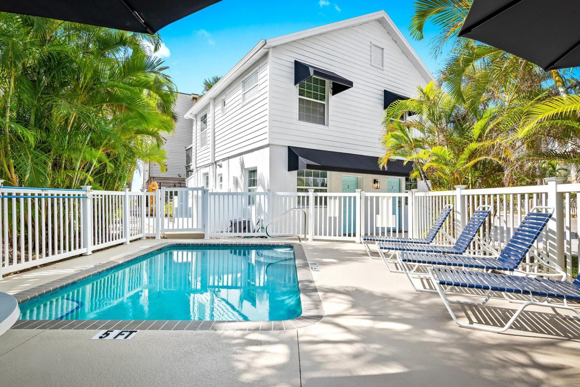 Parrot Beach Cottages Siesta Key Bilik gambar